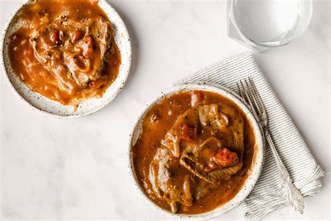 How many carbs are in braised swiss steak - calories, carbs, nutrition