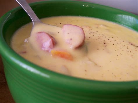 How many carbs are in brats and cheddar chowder - calories, carbs, nutrition