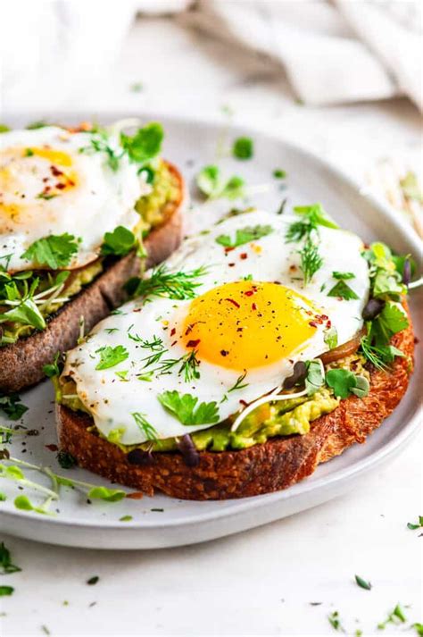 How many carbs are in breakfast avocado toast - calories, carbs, nutrition