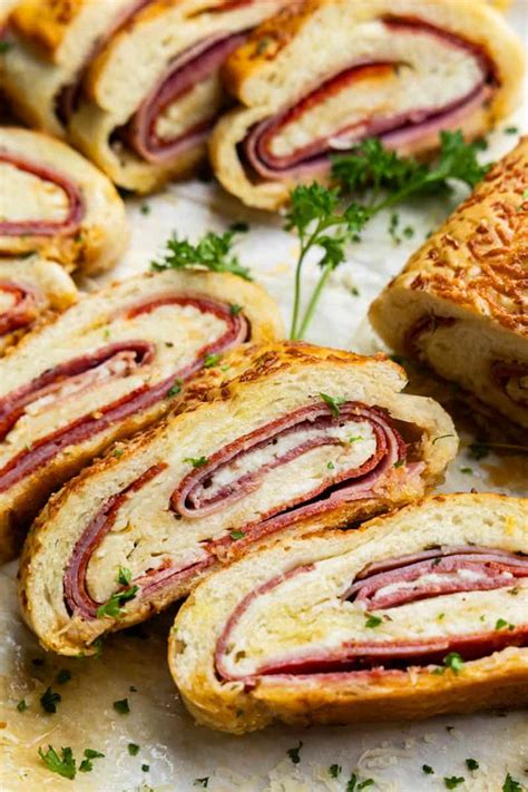 How many carbs are in breakfast meat stromboli - calories, carbs, nutrition