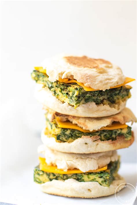 How many carbs are in breakfast sandwich with spinach, egg cheese - calories, carbs, nutrition