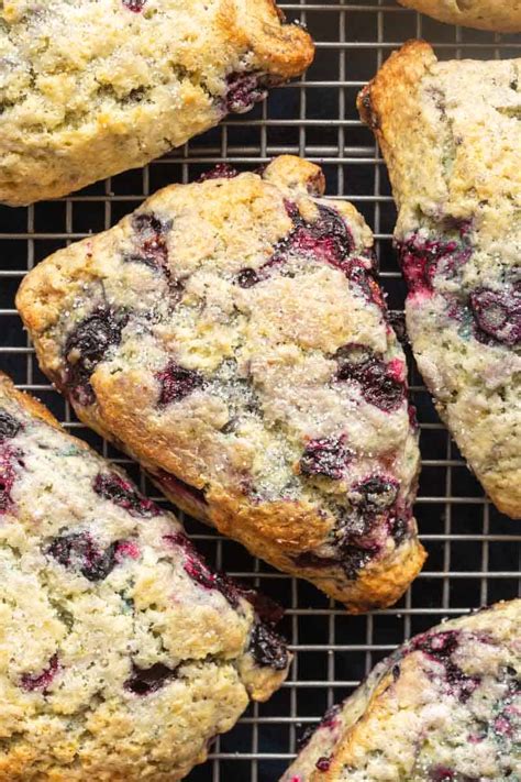 How many carbs are in breakfast scones - calories, carbs, nutrition