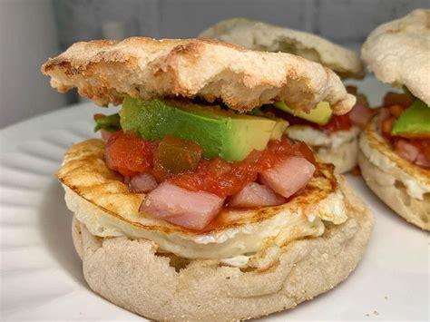 How many carbs are in breakfast tortas - calories, carbs, nutrition