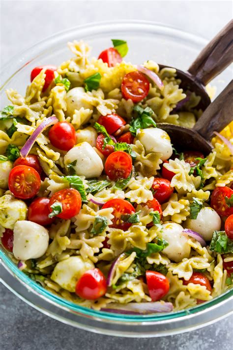 How many carbs are in broccoli, basil and pasta salad - calories, carbs, nutrition