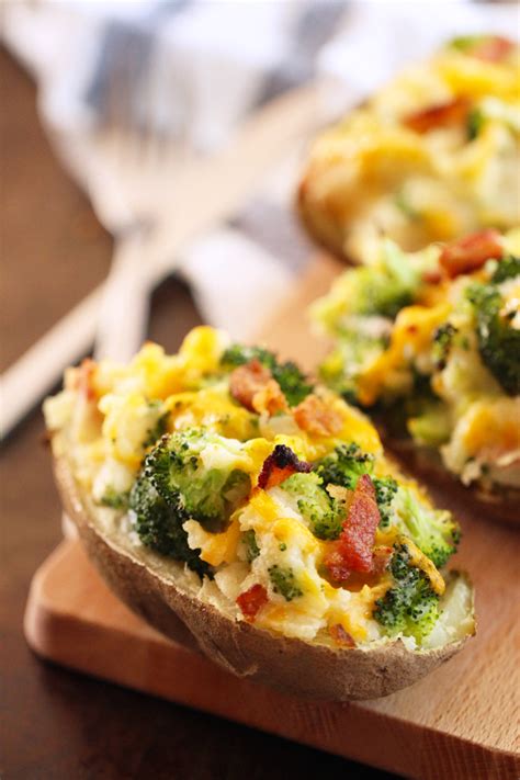 How many carbs are in broccoli, cheddar and bacon stuffed potato - calories, carbs, nutrition