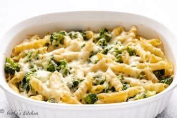 How many carbs are in broccoli cheese pasta casserole - calories, carbs, nutrition