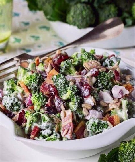 How many carbs are in broccoli salad with cranberries and sunflower seeds - calories, carbs, nutrition