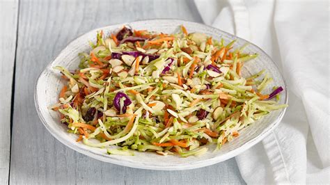 How many carbs are in broccoli slaw & kale salad - calories, carbs, nutrition