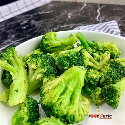 How many carbs are in broccoli w/garlic butter&cashew - calories, carbs, nutrition