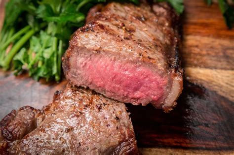 How many carbs are in broiled strip steak - calories, carbs, nutrition