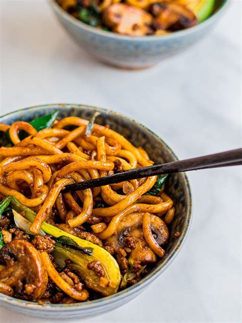 How many carbs are in brown rice udon noodles - calories, carbs, nutrition