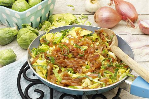 How many carbs are in brussel sprouts with caramelized shallots - calories, carbs, nutrition