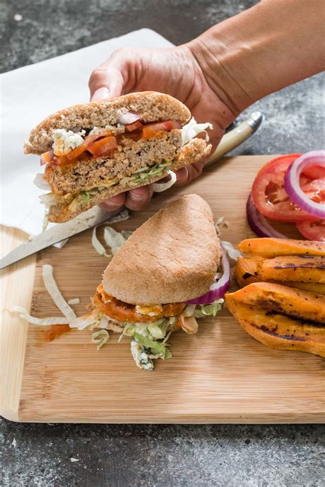 How many carbs are in buffalo bleu turkey burger on wheat bun - calories, carbs, nutrition