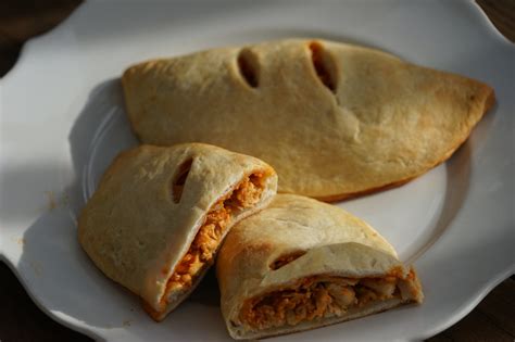 How many carbs are in buffalo calzone - calories, carbs, nutrition