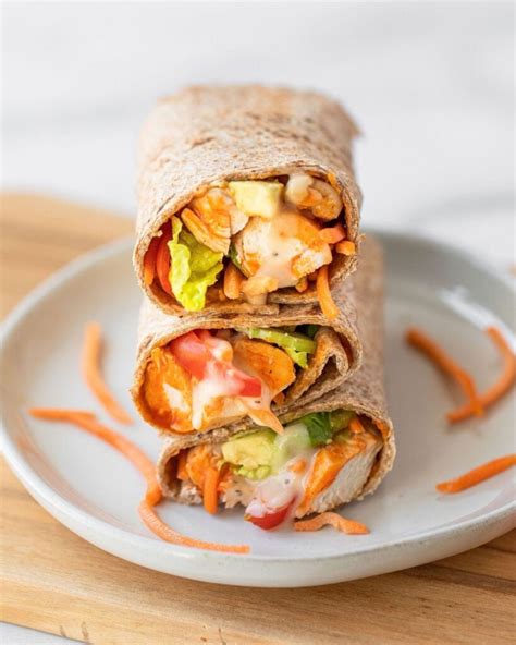 How many carbs are in buffalo chic avocado dressing wrap (69464.8) - calories, carbs, nutrition