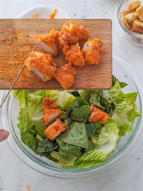 How many carbs are in buffalo chicken caesar salad - calories, carbs, nutrition