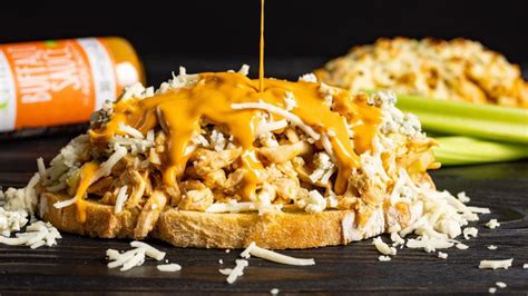 How many carbs are in buffalo chicken melt - calories, carbs, nutrition