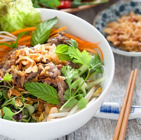 How many carbs are in bun bo nam bo - calories, carbs, nutrition