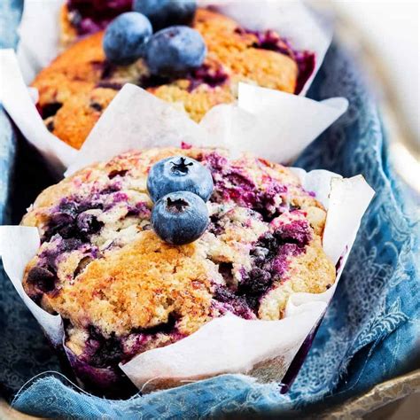 How many carbs are in buttermilk blueberry muffin - calories, carbs, nutrition
