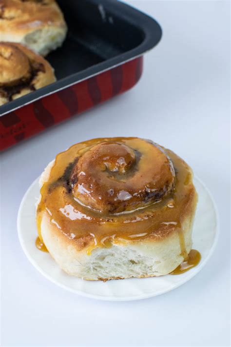 How many carbs are in butterscotch cinnamon roll, with frosting - calories, carbs, nutrition