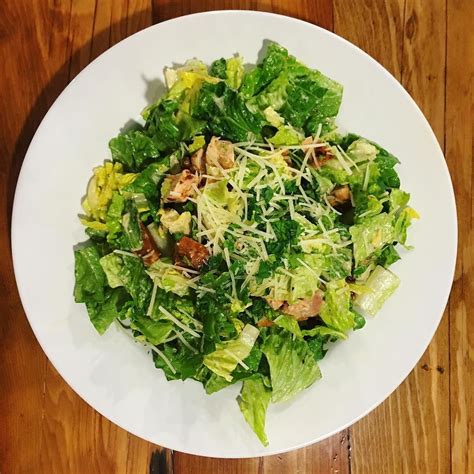 How many carbs are in caesar salad, 32 oz - calories, carbs, nutrition