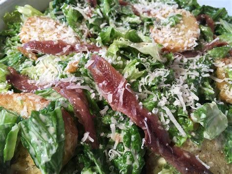 How many carbs are in caesar salad with anchovies - calories, carbs, nutrition