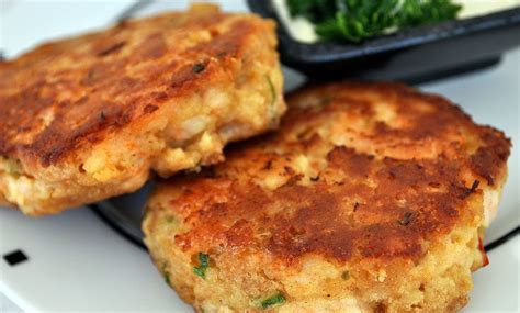 How many carbs are in cajun crabcakes with spinach & aioli - calories, carbs, nutrition