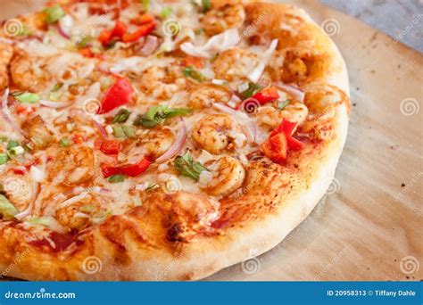 How many carbs are in cajun shrimp and pepper pizza - calories, carbs, nutrition