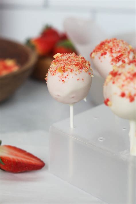 How many carbs are in cake pops strawberry - calories, carbs, nutrition