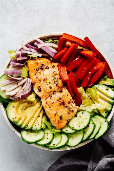 How many carbs are in california salmon salad (12890.10) - calories, carbs, nutrition