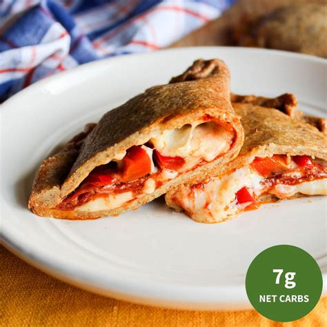 How many carbs are in calzone with pepperoni and mushrooms - calories, carbs, nutrition