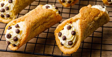 How many carbs are in cannoli - calories, carbs, nutrition