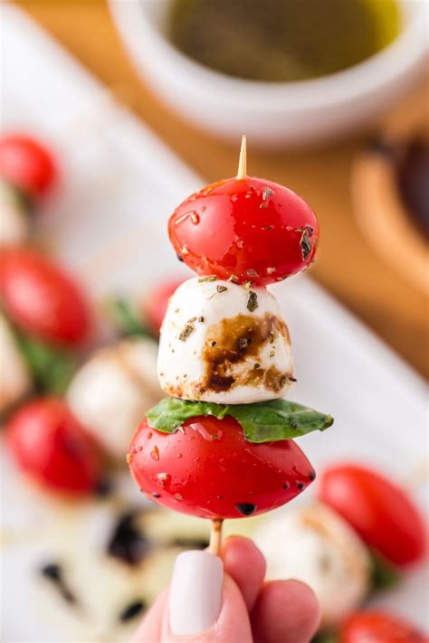 How many carbs are in caprese skewers - calories, carbs, nutrition