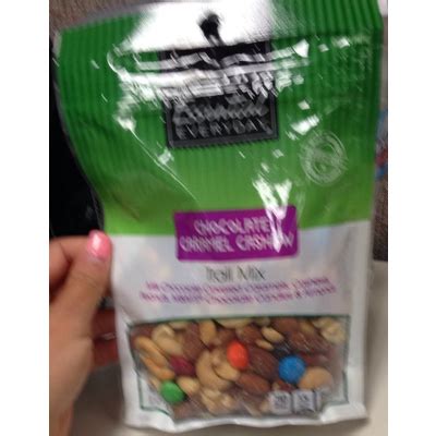 How many carbs are in caramel cashew trail mix - calories, carbs, nutrition