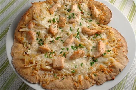 How many carbs are in caramelized onion and chicken pizza - calories, carbs, nutrition