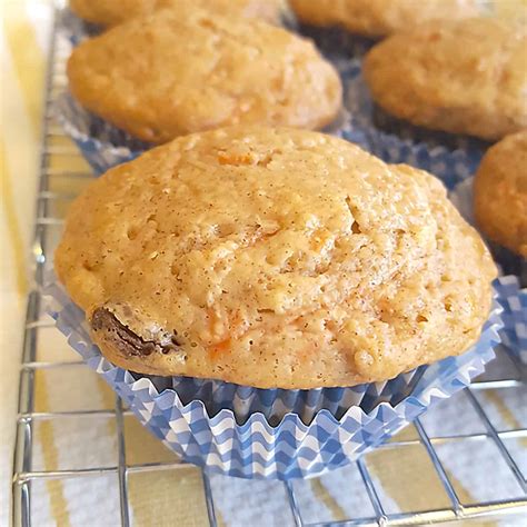 How many carbs are in carrot raisin muffin - calories, carbs, nutrition