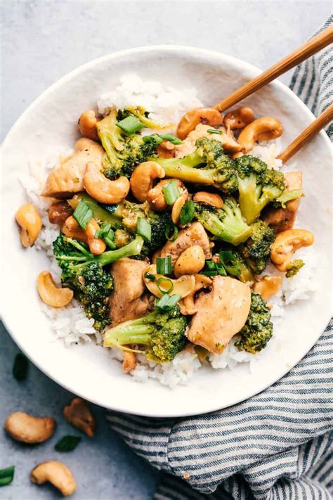 How many carbs are in cashew chicken with broccoli and rice and vegetarian egg roll - calories, carbs, nutrition