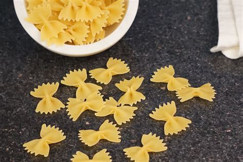 How many carbs are in casserette farfalle alfredo - calories, carbs, nutrition