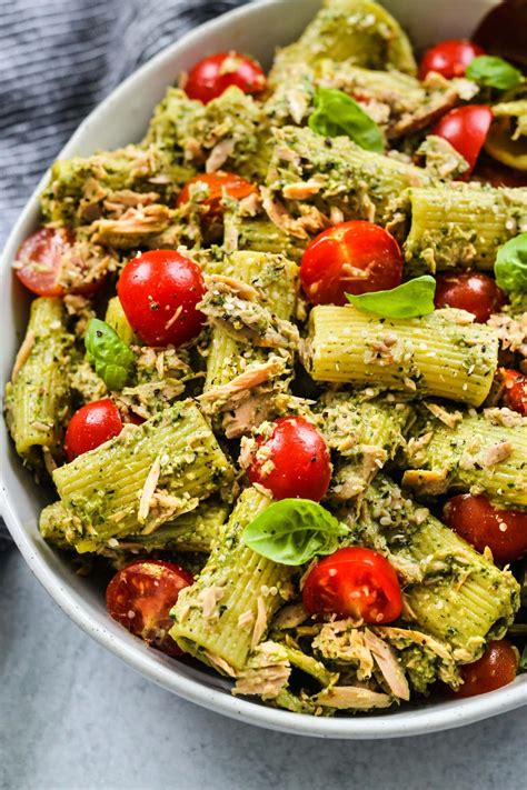 How many carbs are in caviar medley pesto salad - calories, carbs, nutrition