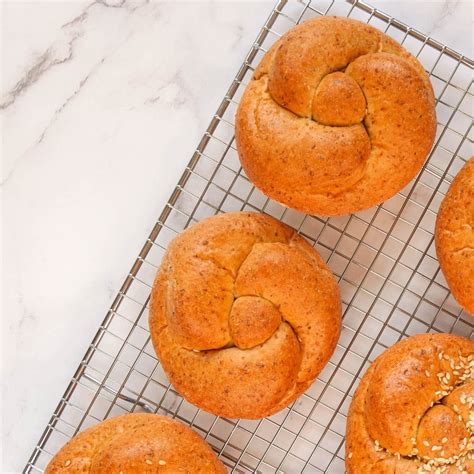 How many carbs are in challah roll - calories, carbs, nutrition