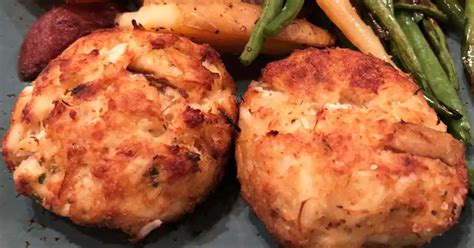 How many carbs are in charleston style crab cakes - calories, carbs, nutrition