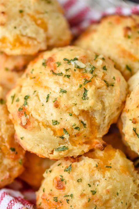 How many carbs are in cheddar bay biscuits - calories, carbs, nutrition