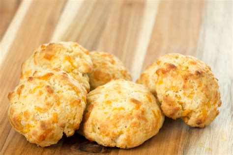 How many carbs are in cheddar biscuit with egg & bacon - calories, carbs, nutrition