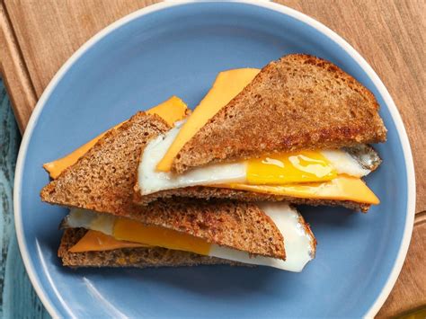 How many carbs are in cheese and egg breakfast sandwich - calories, carbs, nutrition