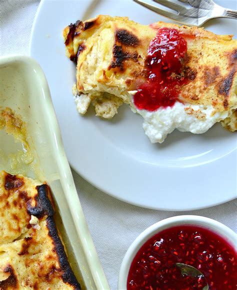 How many carbs are in cheese blintzes with toppings - calories, carbs, nutrition