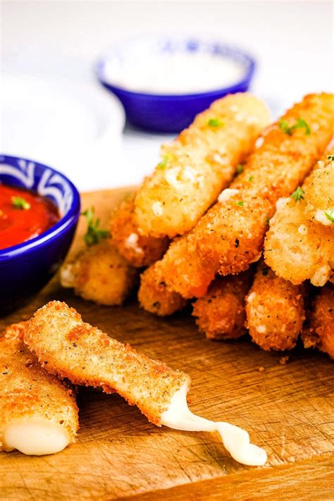 How many carbs are in cheese mozzarella sticks fried 4 oz - calories, carbs, nutrition