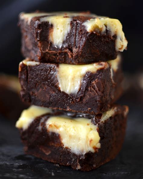 How many carbs are in cheesecake swirl brownies tray - calories, carbs, nutrition