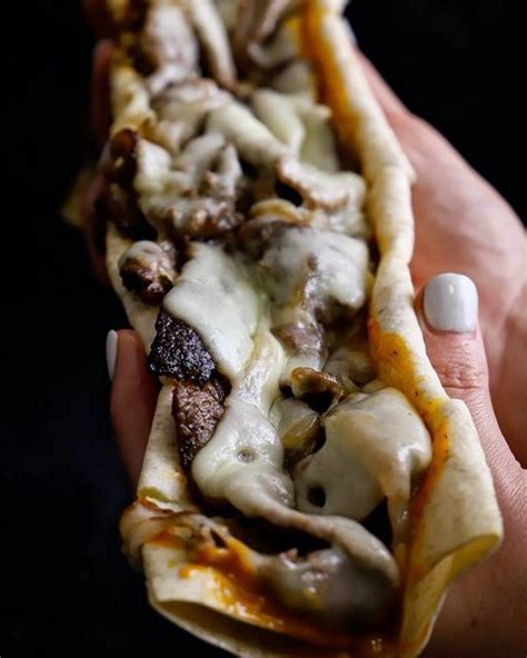 How many carbs are in cheesesteak 9