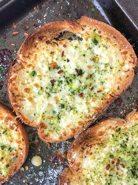 How many carbs are in cheesy garlic bread - calories, carbs, nutrition