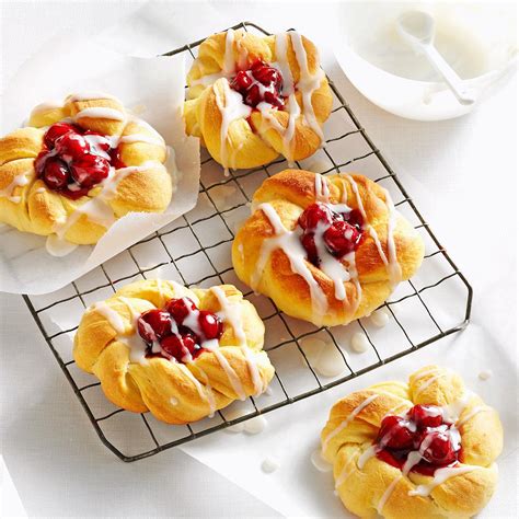 How many carbs are in cherry danish - calories, carbs, nutrition